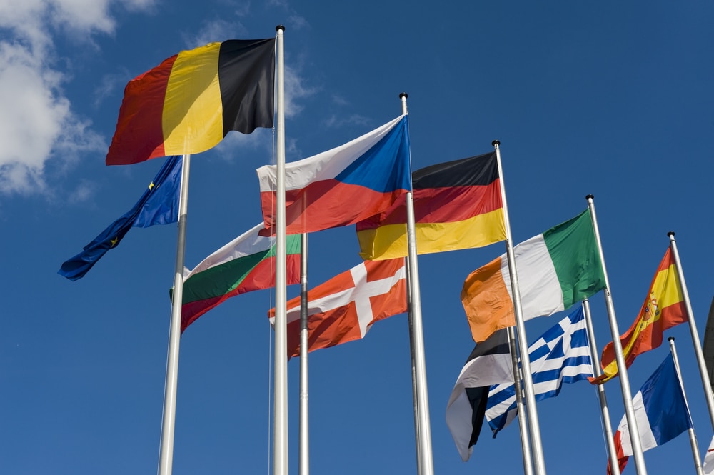 drapeaux devant le Parlement européen Strasbourg