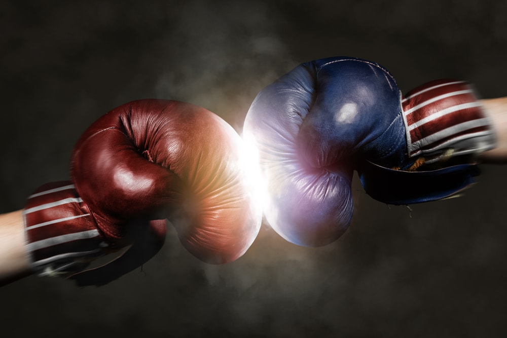 Deux gants de boxe aux couleurs des partis républicain et démocrate